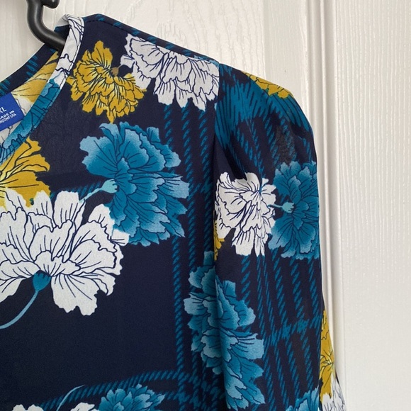 EUC Apt. 9 Sheer Floral Blouse - Picture 4 of 6